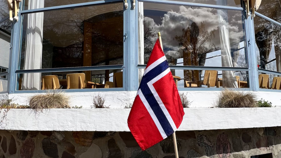 Bli med og feire Norges nasjonaldag på Hvalstrand Bad hovedbilde